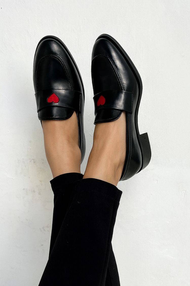 MOCASSINO CLASSICO CON DETTAGLIO CUORE