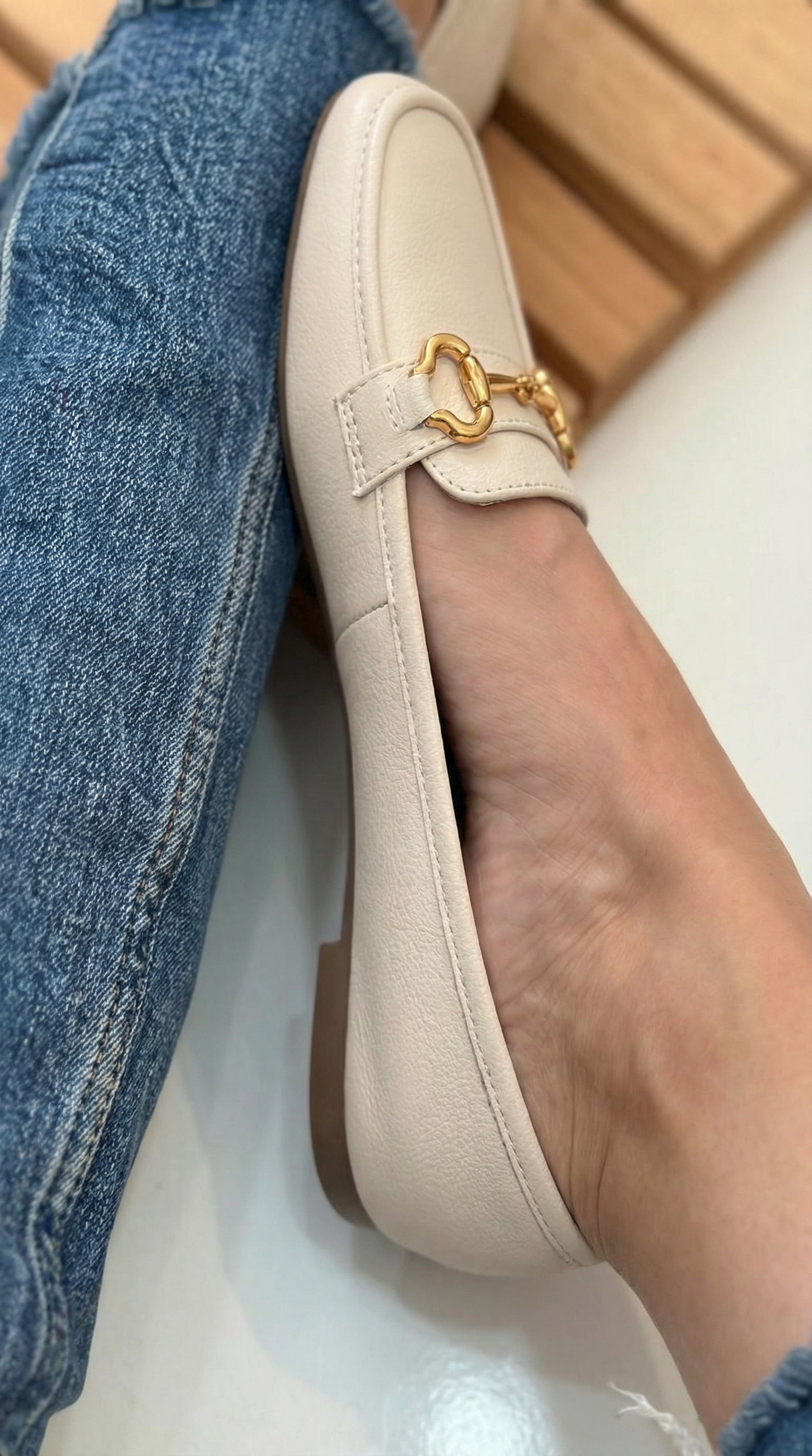 MOCASSINO ELEGANTE CON FIBBIA DORATA