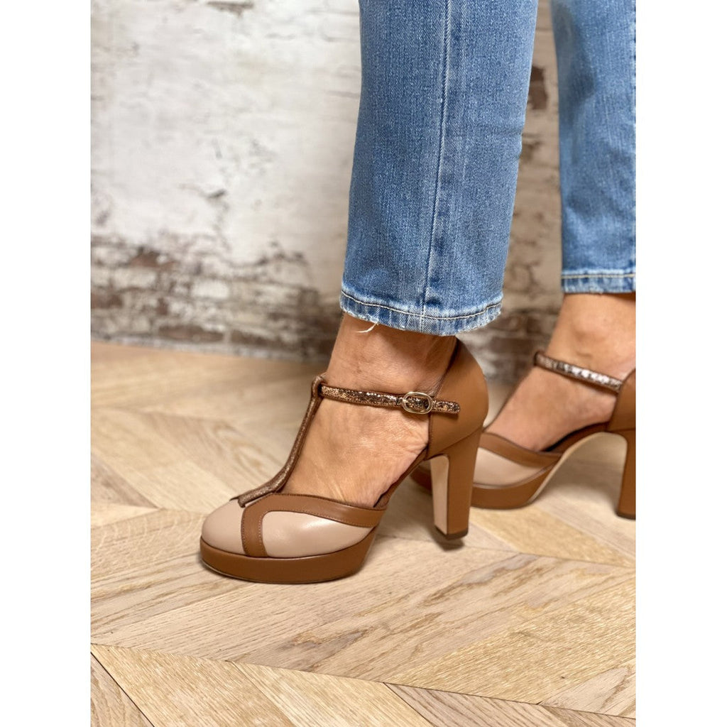 DÉCOLLETÉ CON CINTURINO A T